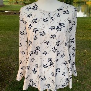 🌸EUC Ann Taylor Factory 3/4 length bell sleeves White w/Tan Green Navy Flowers